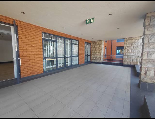 425M² OFFICE TO LET IN BRYANSTON